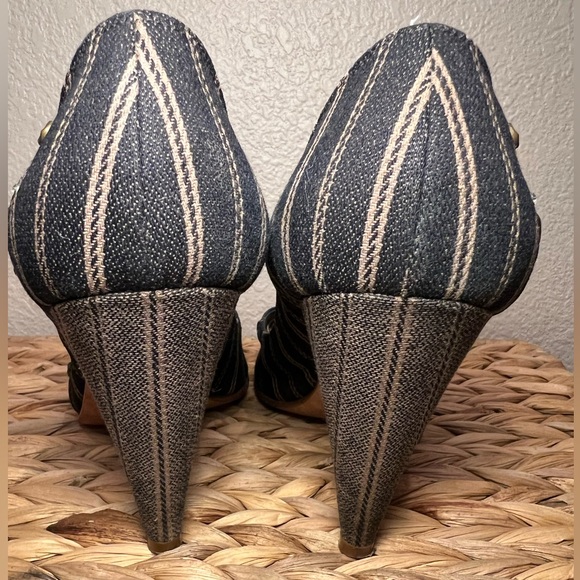 MARC JACOBS denim studded peep toe heels. 💙🩶 - Picture 6 of 9